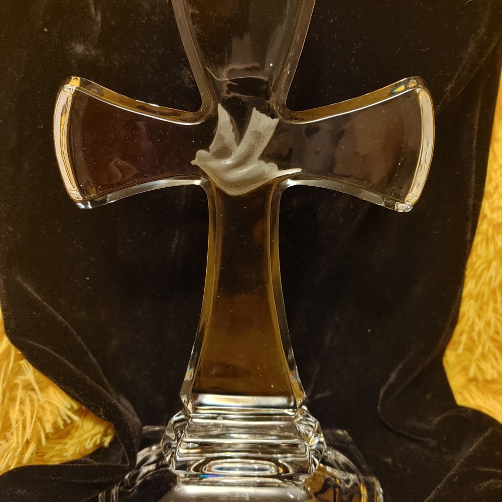 Crystal cross figurine